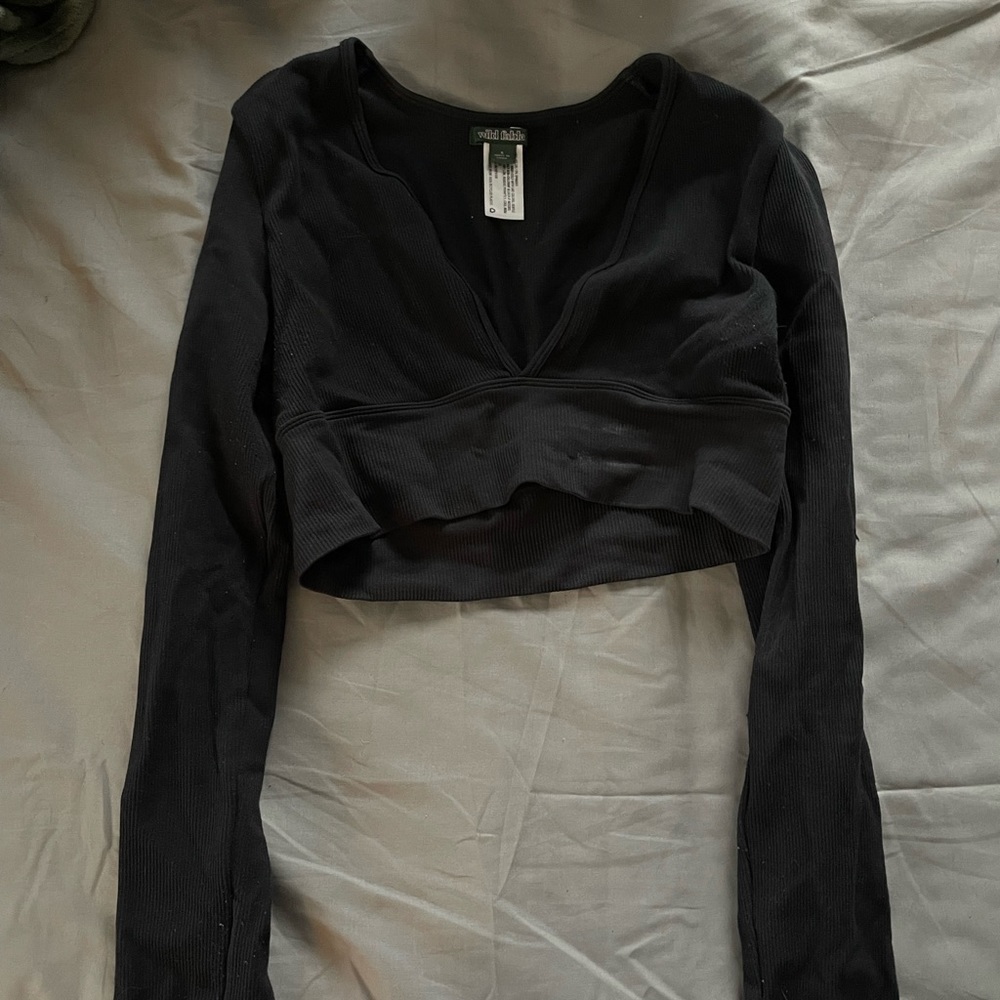 Wild fable cropped V-neck long sleeve size S